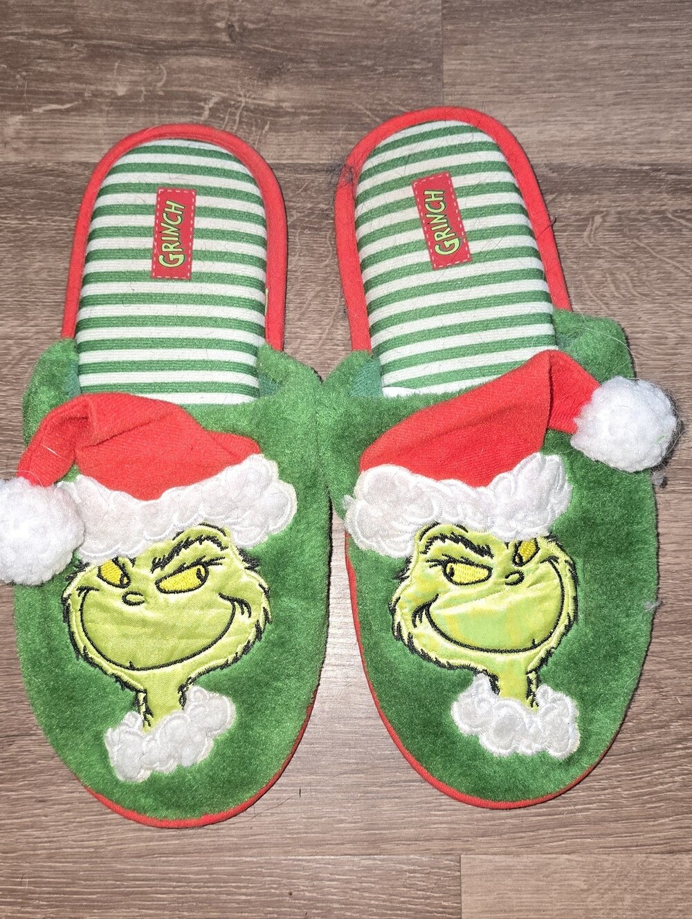 The Grinch Christmas Slippers Size 9-10 Green Red Striped Festive Holiday Cozy